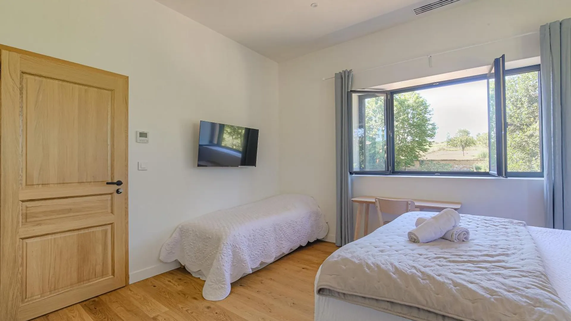 Bed & Breakfast Chambre Comfort - Ancien Cuvage Des Pierres Doree Denice France