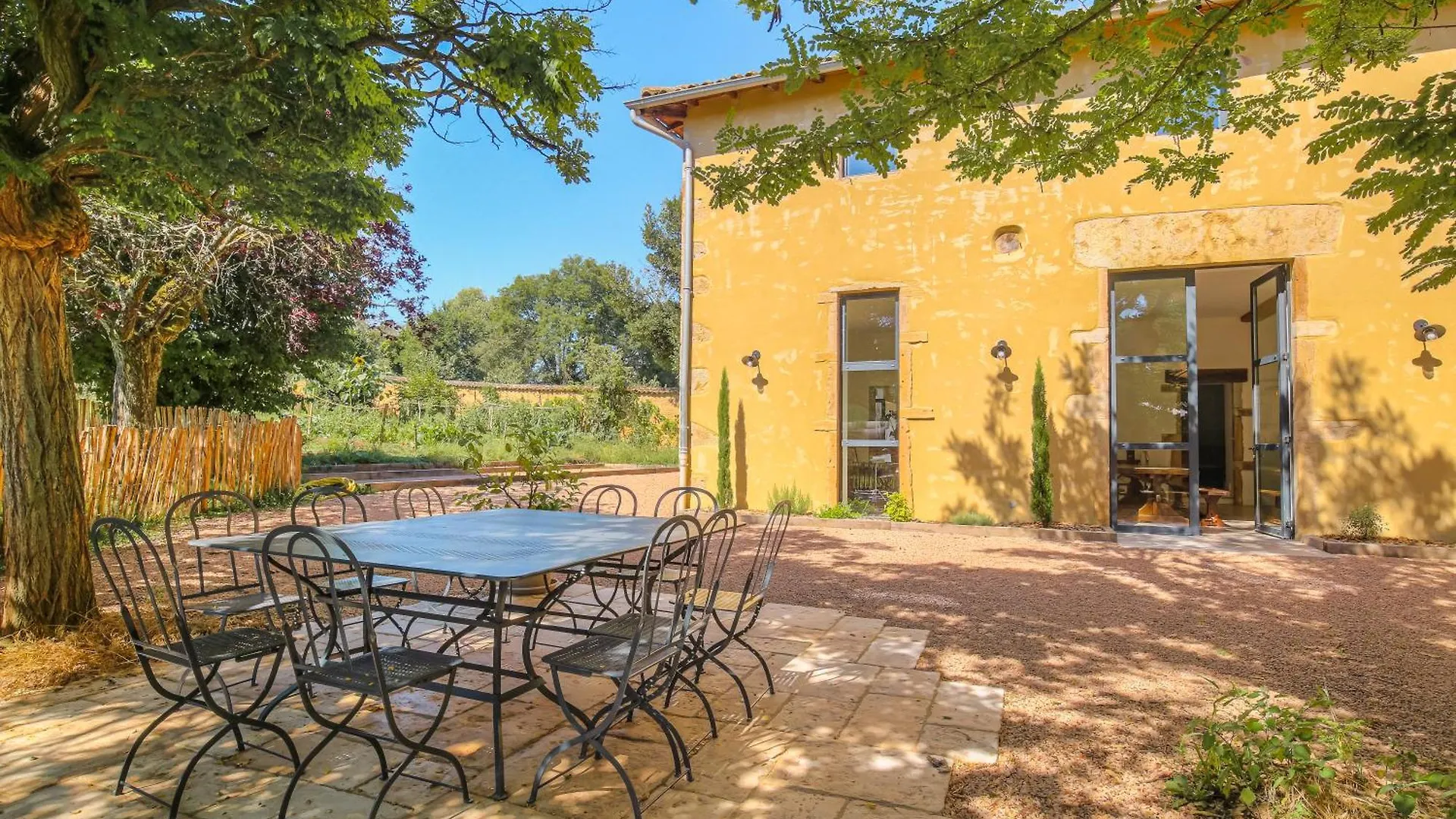 Bed & Breakfast Chambre Comfort - Ancien Cuvage Des Pierres Doree Denice France
